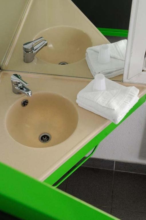 Lemon Hotel - Mery Sur Oise/Cergy Szoba fotó